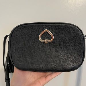 Kate Spade New York Kourtney Camera Bag Crossbody in Black Pebbled Leather